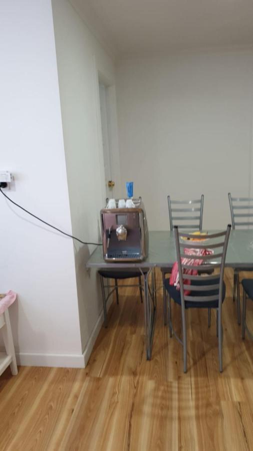 Dianella Budget Rooms Happy Place To Stay 퍼스 외부 사진